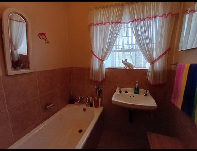 3 BEDROOM HOUSE FOR SALE IN VANDERBIJLPARK SE 6